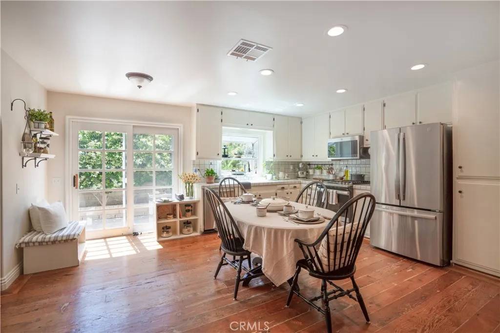 Newhall, CA 91321,23538 Arlen Drive