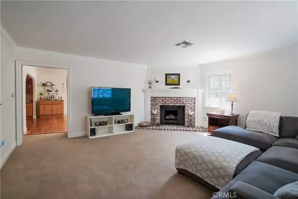 Newhall, CA 91321,23538 Arlen Drive