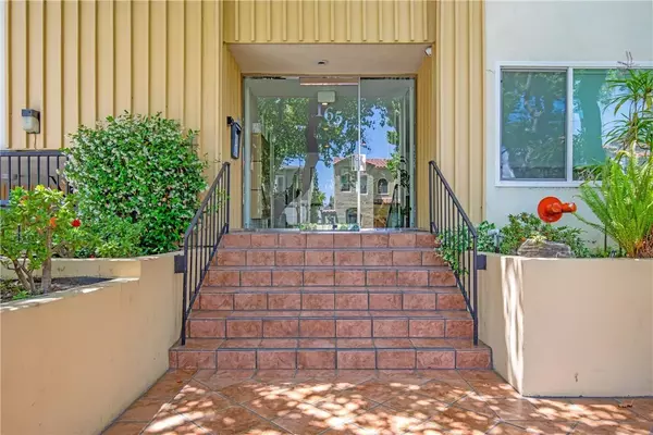 Beverly Hills, CA 90211,165 N Swall Drive #105