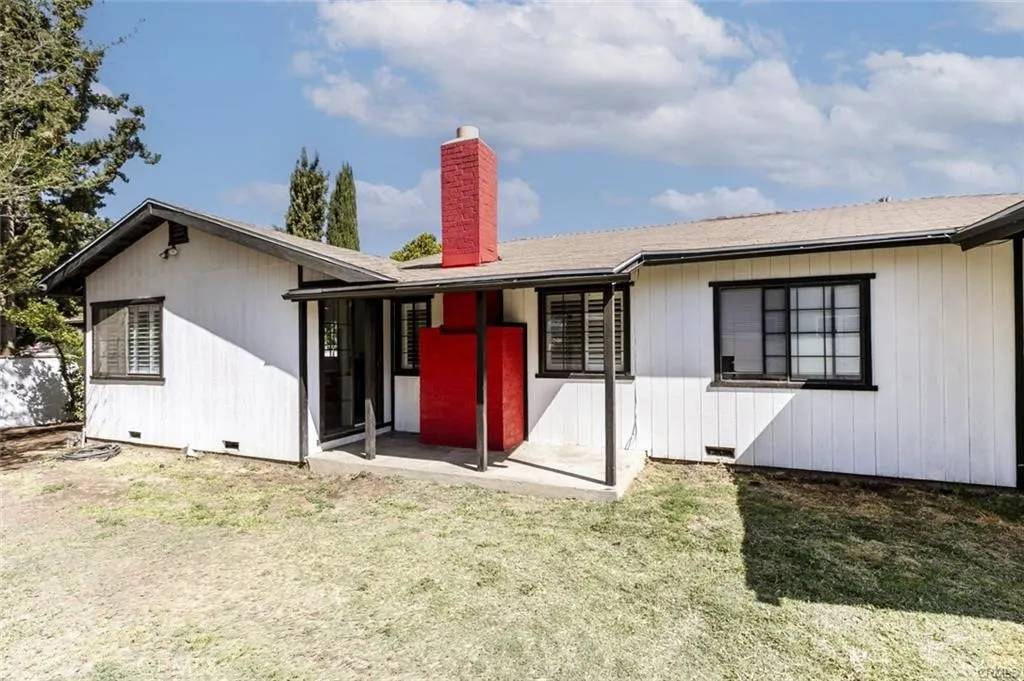 1222 W Kettering Street, Lancaster, CA 93534