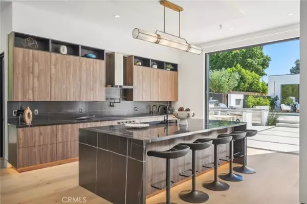 Woodland Hills, CA 91367,22930 Dolorosa Street