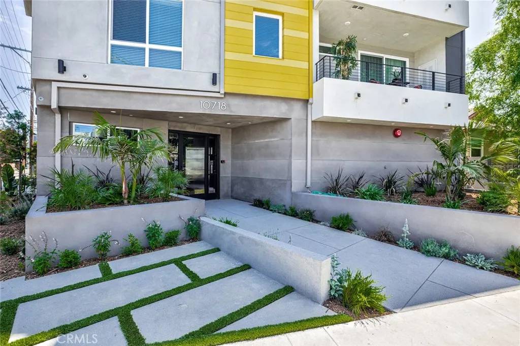 10718 Acama Street #301, Studio City, CA 91602