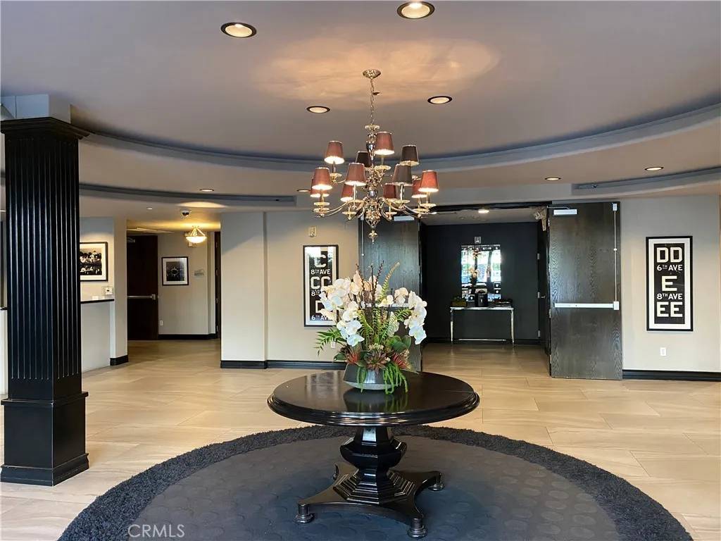 Los Angeles, CA 90048,107 N Swall Drive #304