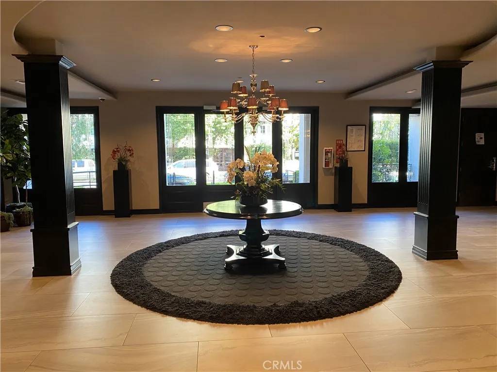 Los Angeles, CA 90048,107 N Swall Drive #304