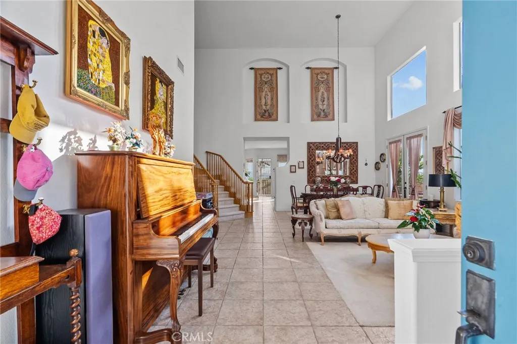 Saugus, CA 91390,22440 Skylake Place