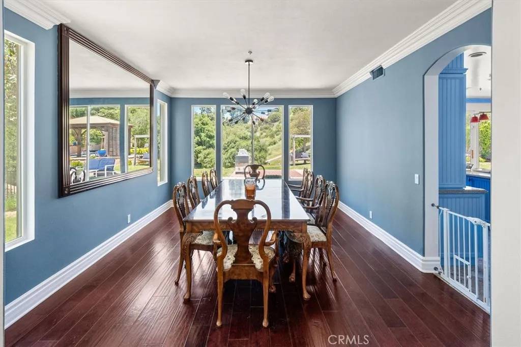 Topanga, CA 90290,21045 Mendenhall Court