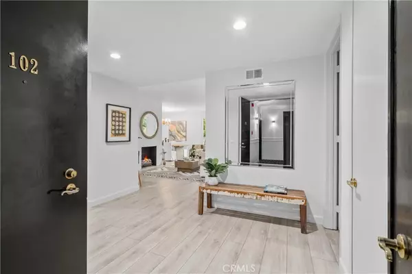 Encino, CA 91316,4949 Genesta Avenue #102
