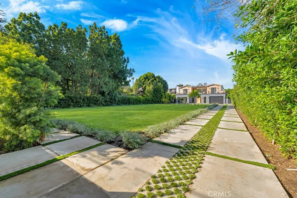 Valley Village, CA 91607,11835 Kling Street