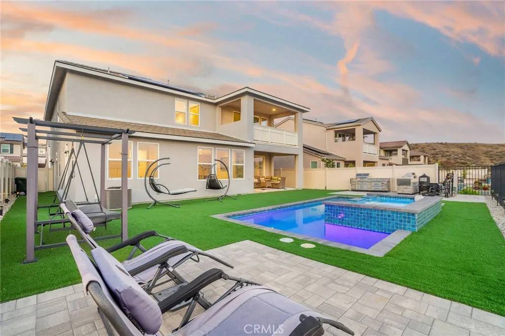 Saugus, CA 91350,28511 Sparrow Way