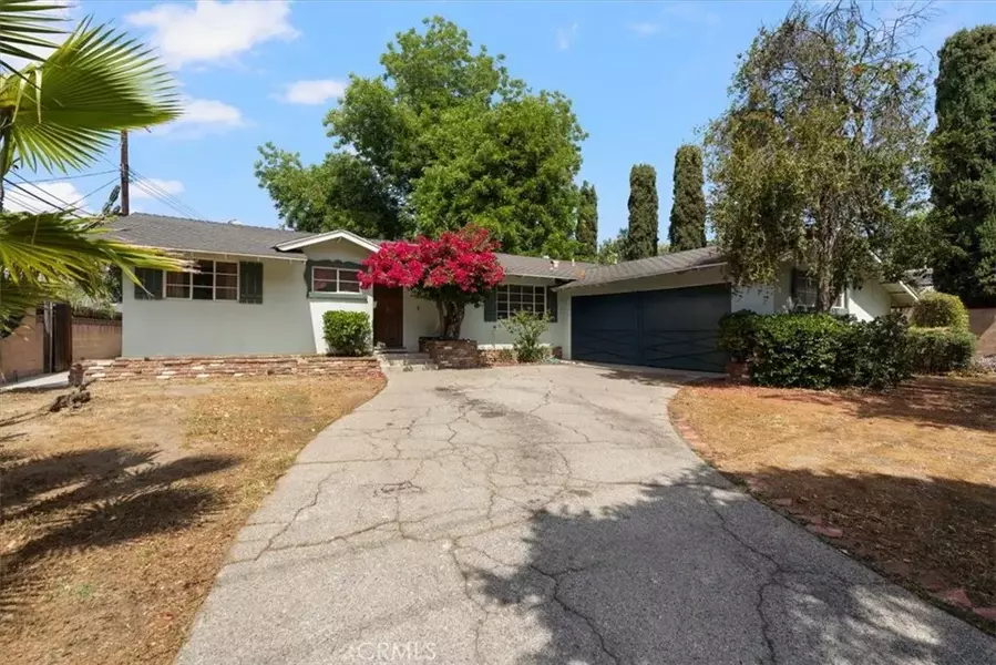 8581 Owensmouth Avenue, Canoga Park, CA 91304