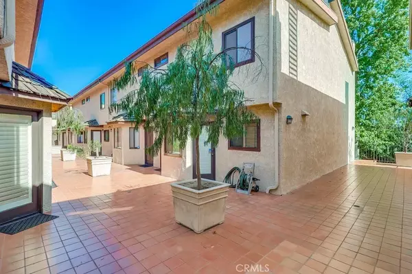 Valley Village, CA 91607,12330 Magnolia Boulevard #108