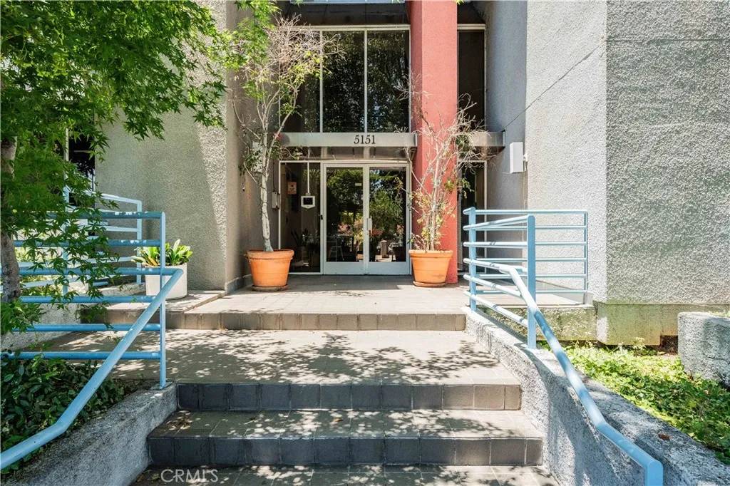 5151 Balboa Boulevard #104, Encino, CA 91316