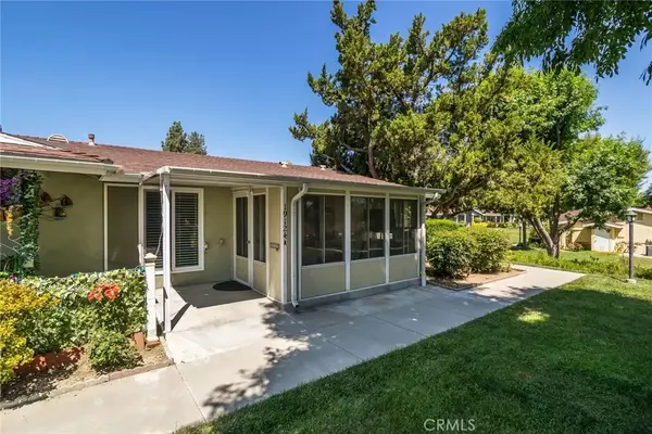 Newhall, CA 91321,19124 Avenue Of The Oaks #A