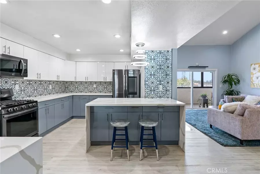 7625 Reseda Boulevard #302, Reseda, CA 91335