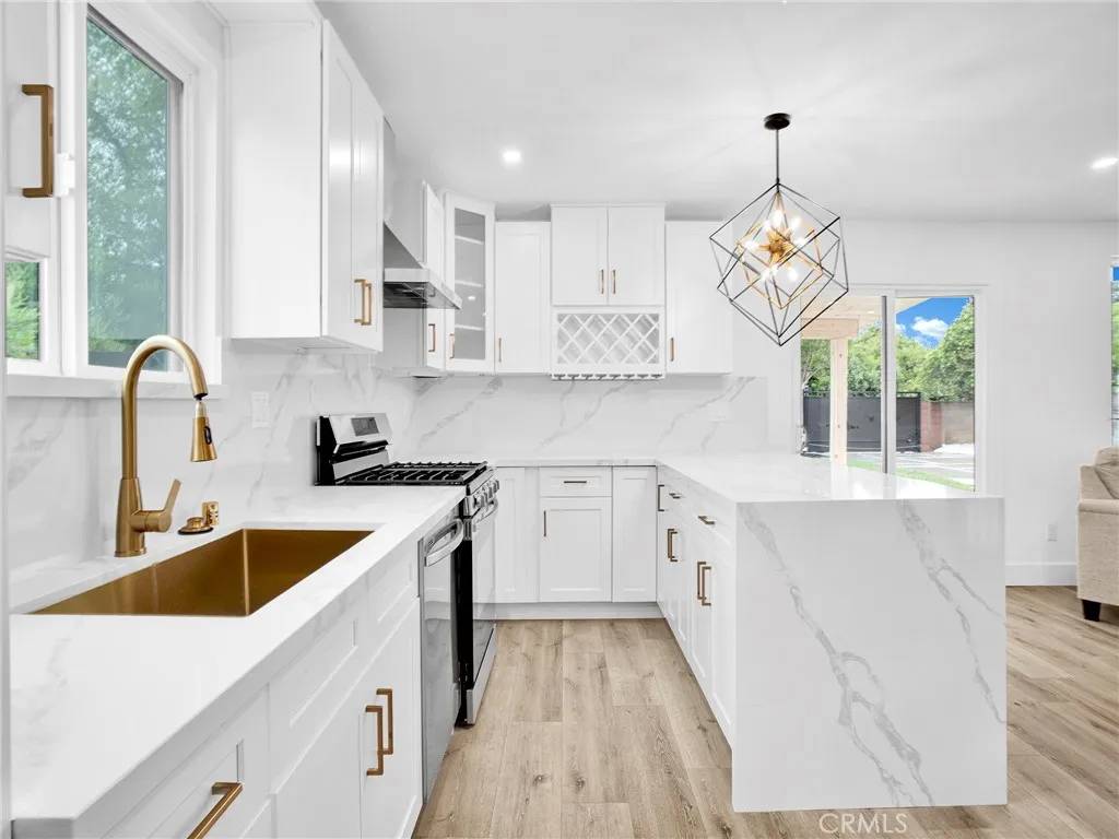 West Hills, CA 91307,7055 Fallbrook Avenue