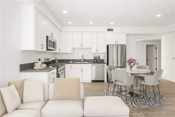 North Hollywood, CA 91606,11714 Archwood Street #306