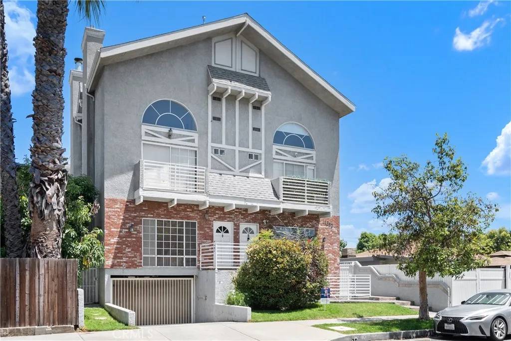 Sherman Oaks, CA 91403,14853 Hartsook Street #106