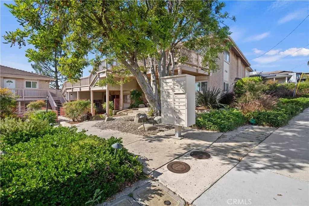 Thousand Oaks, CA 91362,1745 Los Feliz Drive #2