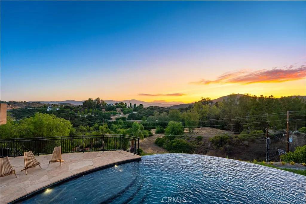 24410 Mulholland, Calabasas, CA 91302