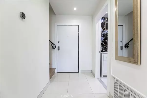 Sherman Oaks, CA 91423,13331 Moorpark Street #319