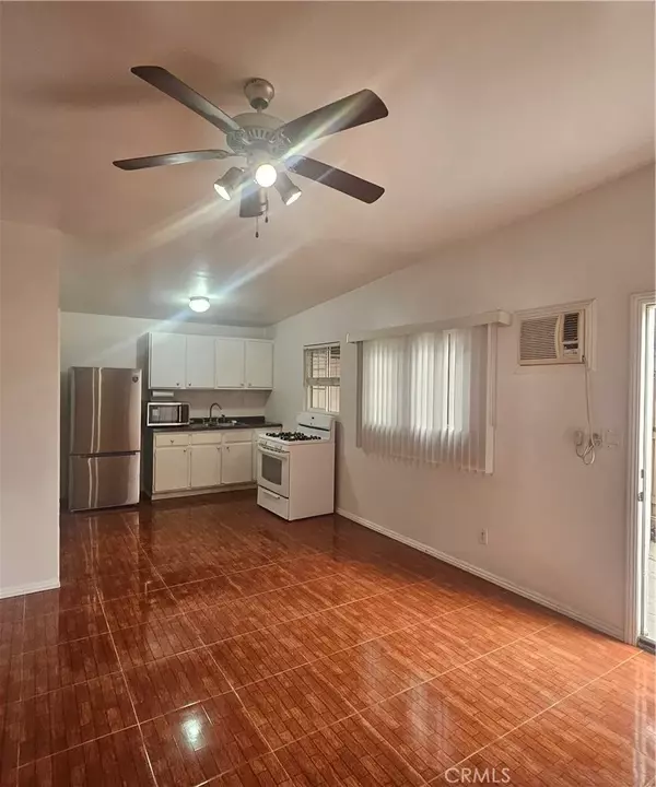 Northridge, CA 91325,17537 Tuba