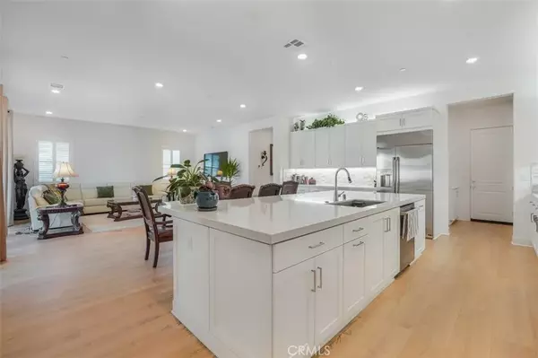 Valencia, CA 91354,24501 Via Sendero