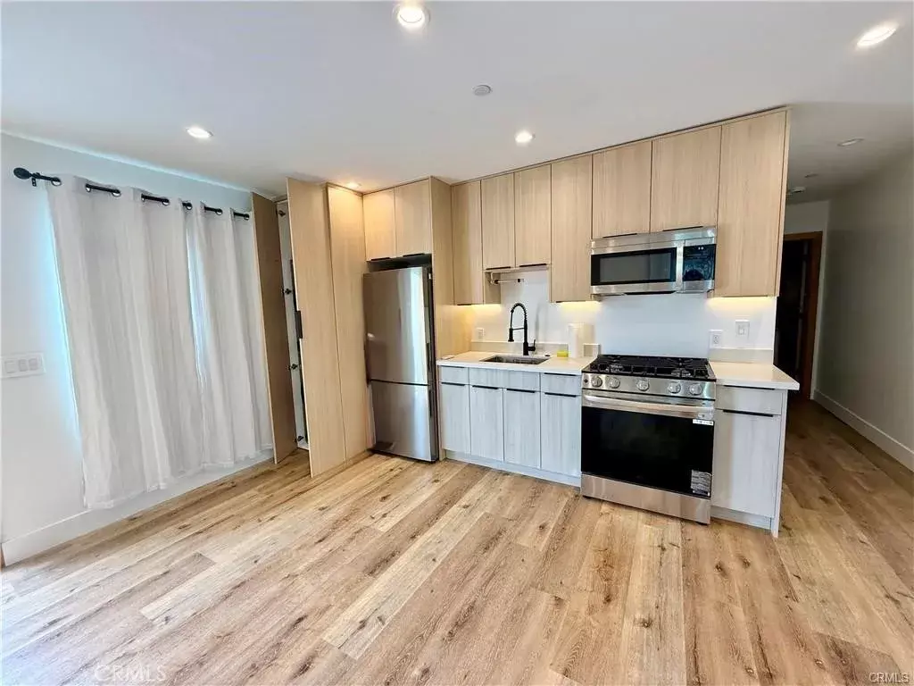 Reseda, CA 91335,6902 Corbin Avenue