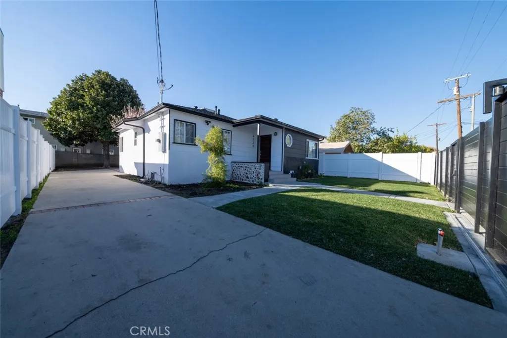Van Nuys, CA 91411,6225 Noble Avenue