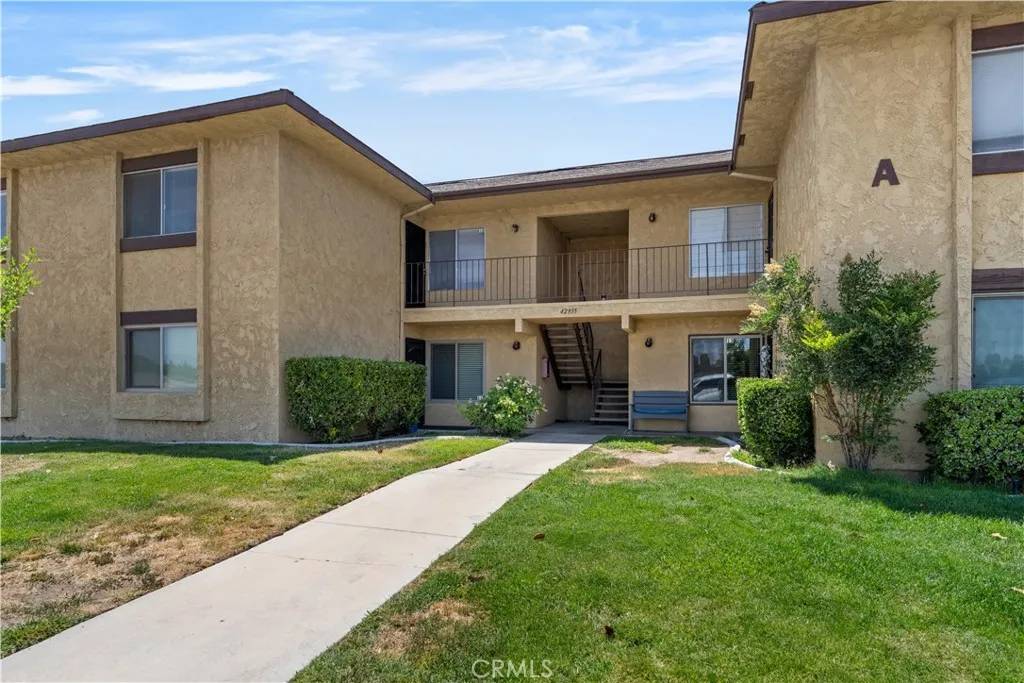 42935 15th Street West #10, Lancaster, CA 93534