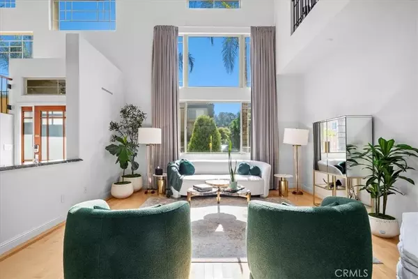 Tarzana, CA 91356,18330 Hanan Court