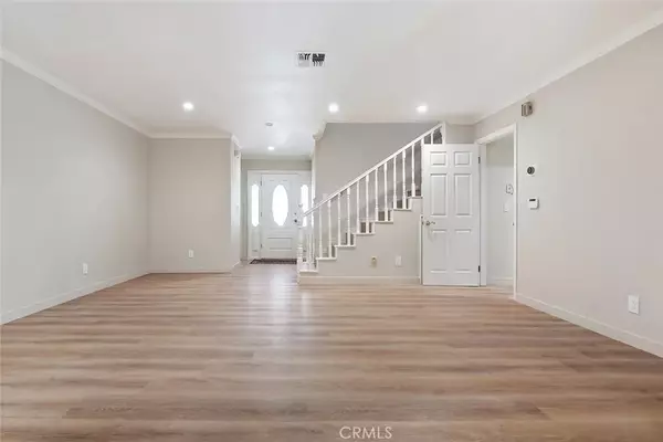 Tarzana, CA 91356,18850 Hatteras Street #5