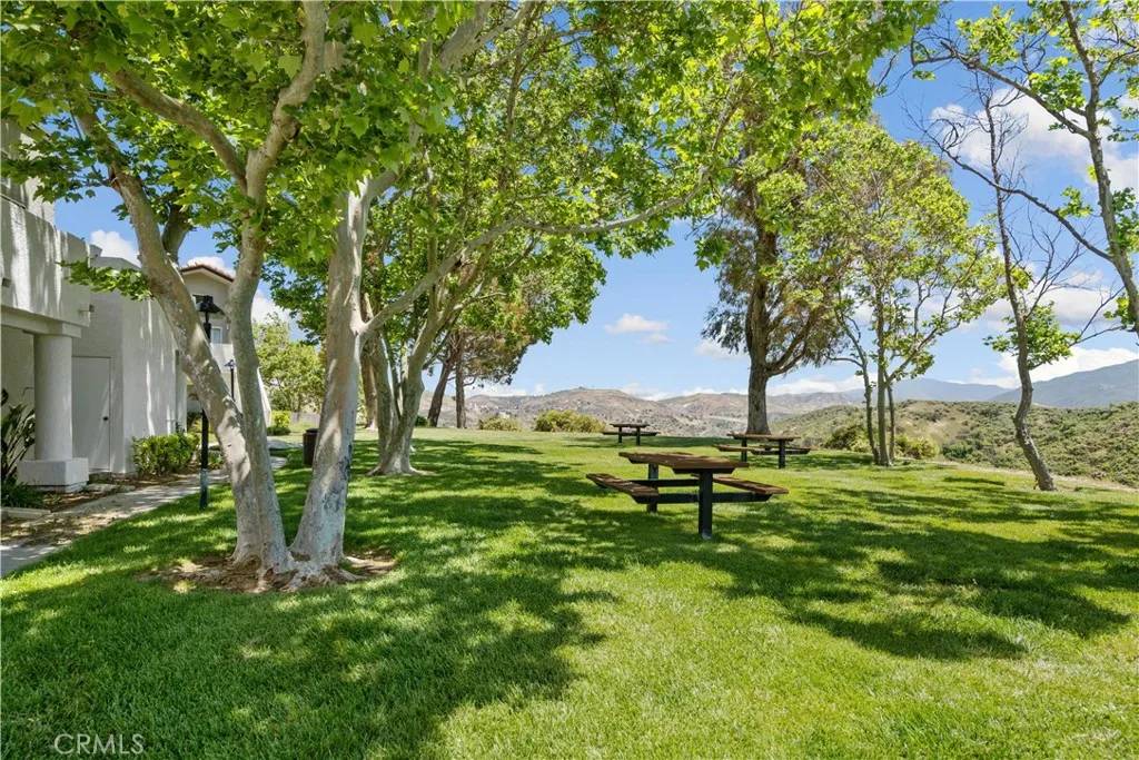 Newhall, CA 91321,21305 Nandina Lane #201
