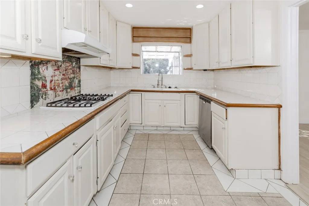 Granada Hills, CA 91344,17256 Kalisher Street