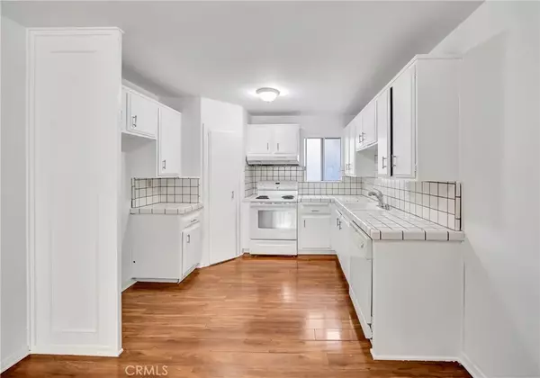 Tarzana, CA 91356,18619 Collins Street #F35