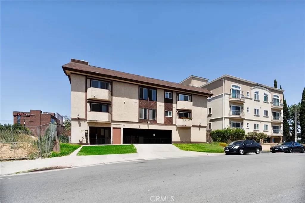 981 S St Andrews Place #104, Los Angeles, CA 90019