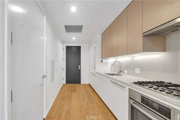 Los Angeles, CA 90017,877 Francisco Street #821