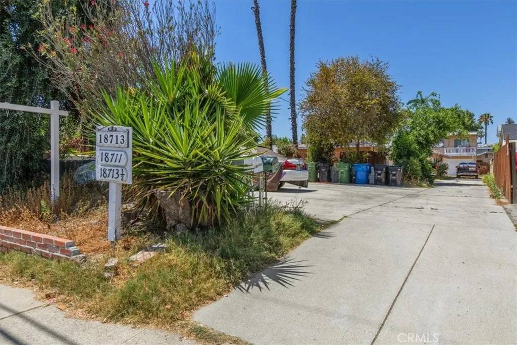 Reseda, CA 91335,18713 Vanowen Street