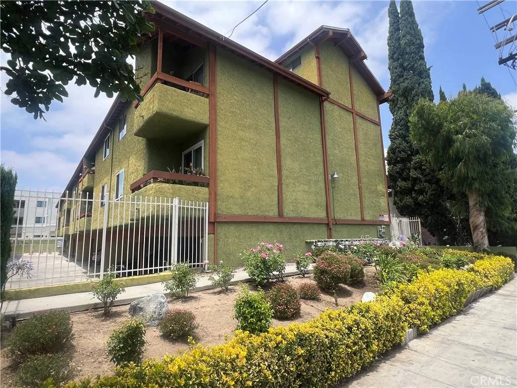 6155 Reseda Boulevard #9, Tarzana, CA 91335