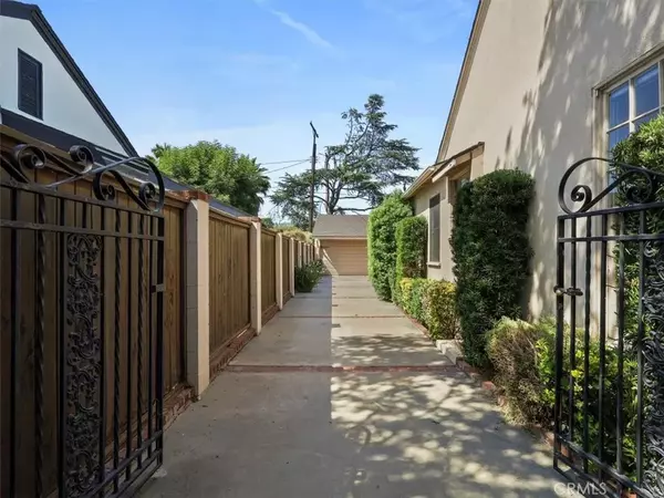 Sherman Oaks, CA 91423,13510 Valleyheart Drive North