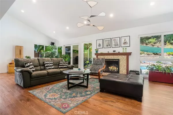 Woodland Hills, CA 91367,24101 Philiprimm Street