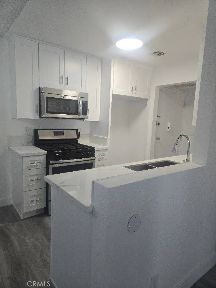 Canoga Park, CA 91304,21000 Parthenia Street #6
