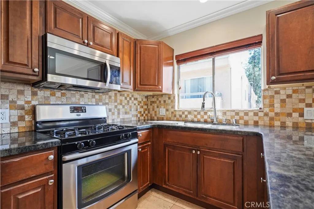 Sherman Oaks, CA 91403,15457 Moorpark Street #5