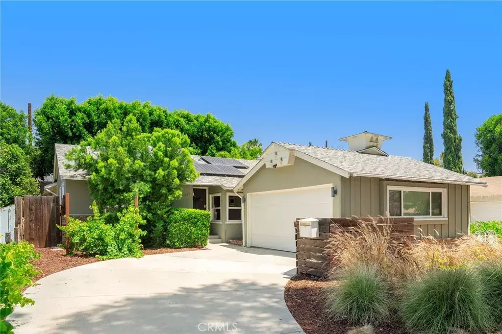 Van Nuys, CA 91405,15017 Archwood Street