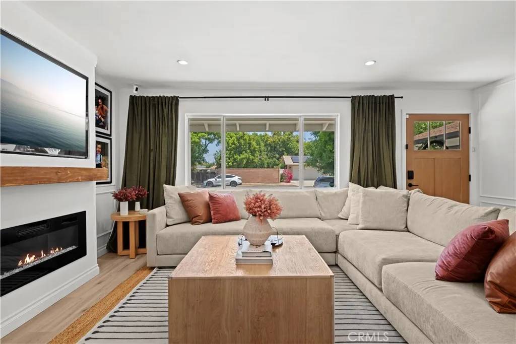 West Hills, CA 91307,6709 Sheltondale Avenue