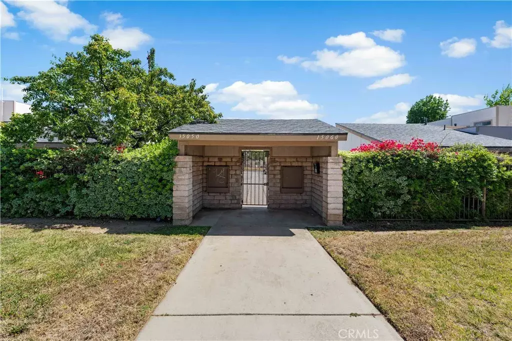 Mission Hills (san Fernando), CA 91345,15060 Chatsworth Street #E