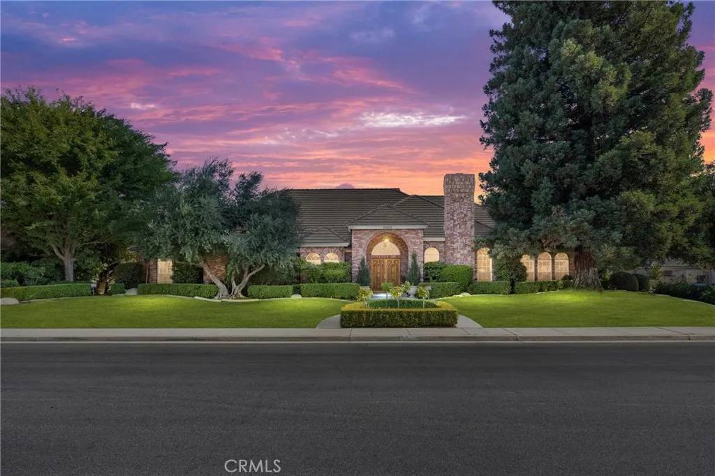 8905 Saint Cloud Lane, Bakersfield, CA 93311