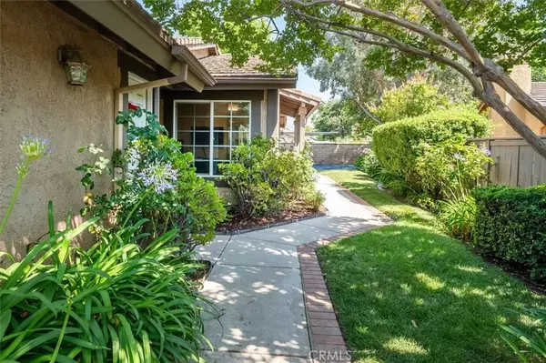 25808 El Gato Place, Valencia, CA 91355