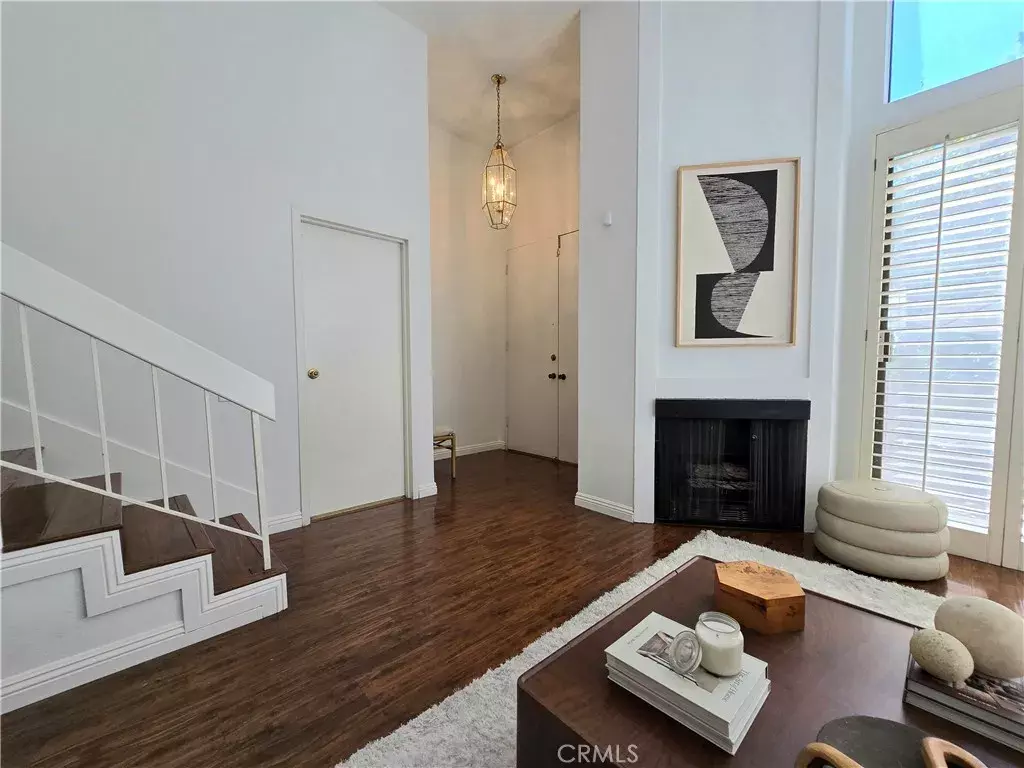 Woodland Hills, CA 91367,6121 Shoup Avenue #10