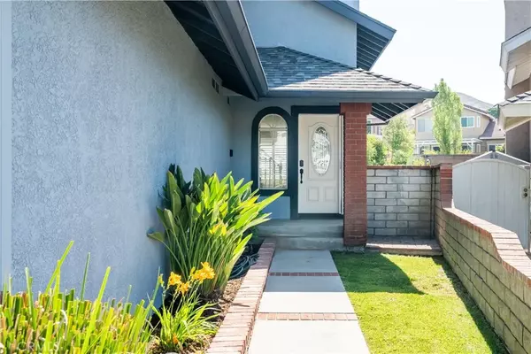 Saugus, CA 91390,28914 Raintree Lane