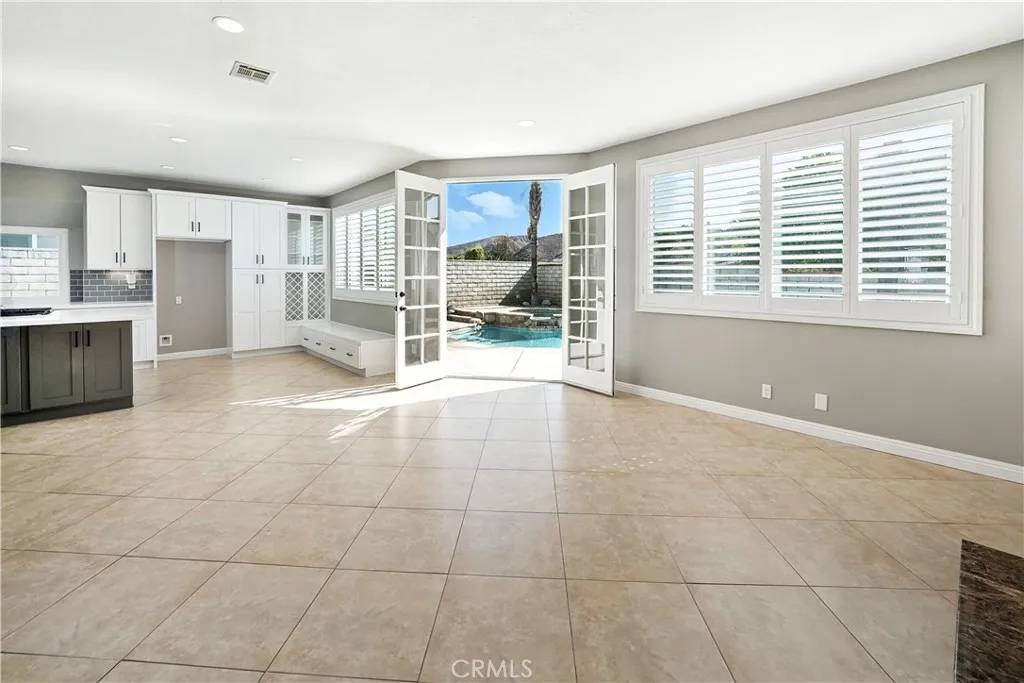 Saugus, CA 91390,28914 Raintree Lane